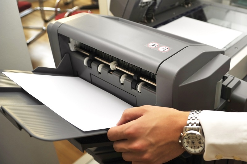 Co wpływa na szybkość druku urządzenia biurowego?